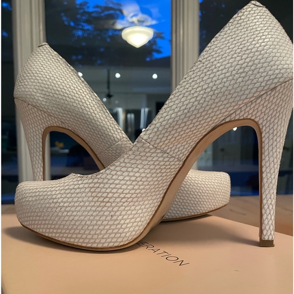 BCBGGeneration Parade Platform Pumps 9M White Snakeskin Stiletto. - Picture 4 of 8